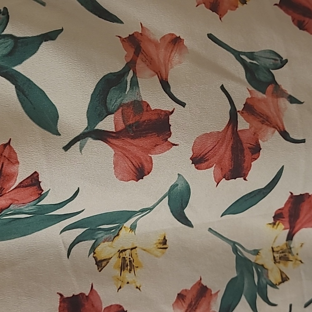 Spring floral top - Picture 3 of 4